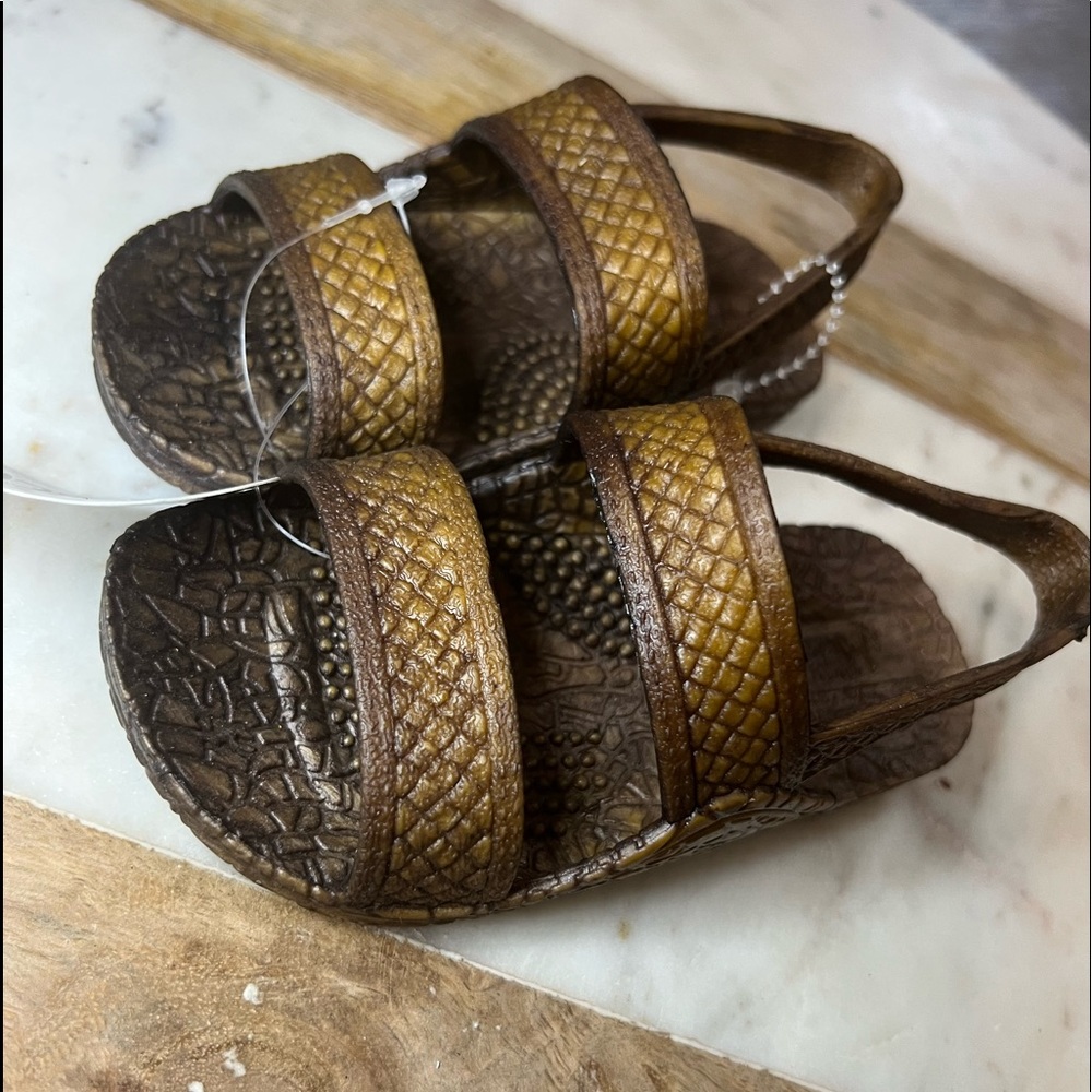 Hawaii J-Slip Sandals